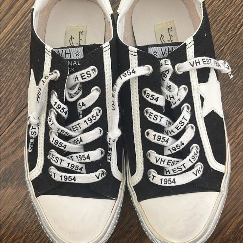 Vintage Havana Black and White Star Sneakers